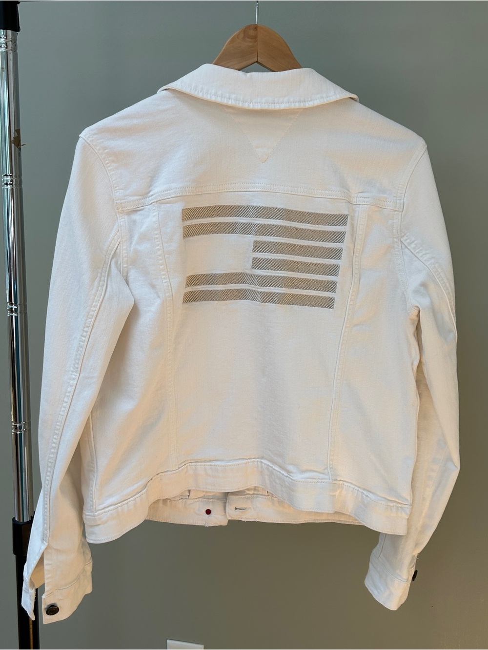 Tommy Hilfiger White Top with Signature Navy Tag and Red Accent